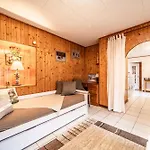Chez Les Charles Apartment