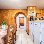 Chez Les Charles Apartment *
