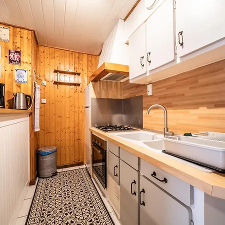 Chez Les Charles Apartment