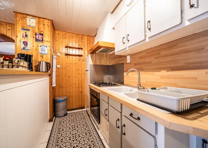 Chez Les Charles Apartment